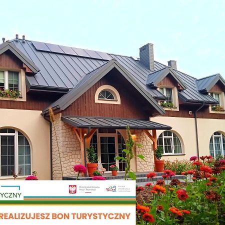 Dworek Akacja Uslugi Hotelarskie Janowiec Esterno foto