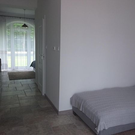 Dworek Akacja Uslugi Hotelarskie Janowiec Esterno foto