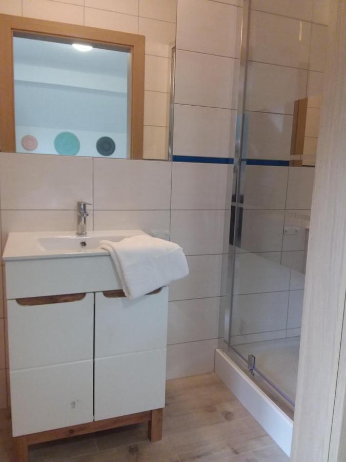 Dworek Akacja Uslugi Hotelarskie Janowiec Esterno foto