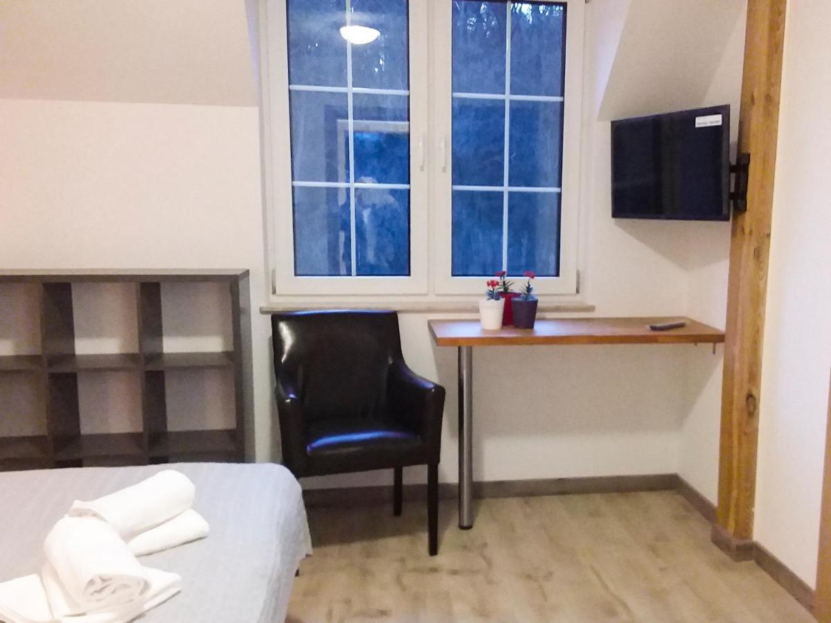 Dworek Akacja Uslugi Hotelarskie Janowiec Esterno foto