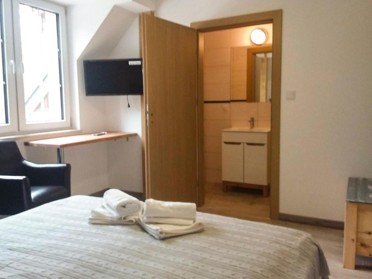 Dworek Akacja Uslugi Hotelarskie Janowiec Esterno foto