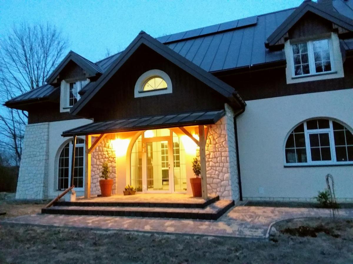 Dworek Akacja Uslugi Hotelarskie Janowiec Esterno foto