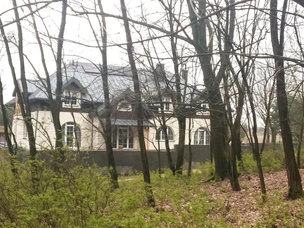 Dworek Akacja Uslugi Hotelarskie Janowiec Esterno foto