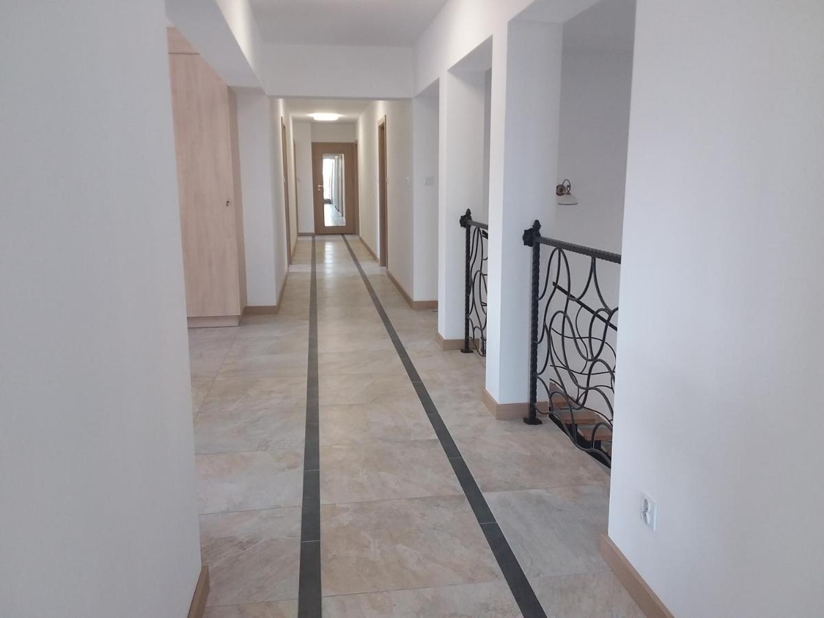 Dworek Akacja Uslugi Hotelarskie Janowiec Esterno foto