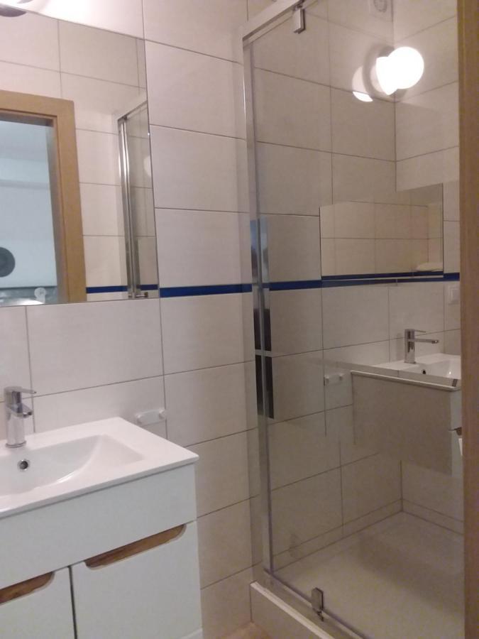 Dworek Akacja Uslugi Hotelarskie Janowiec Esterno foto