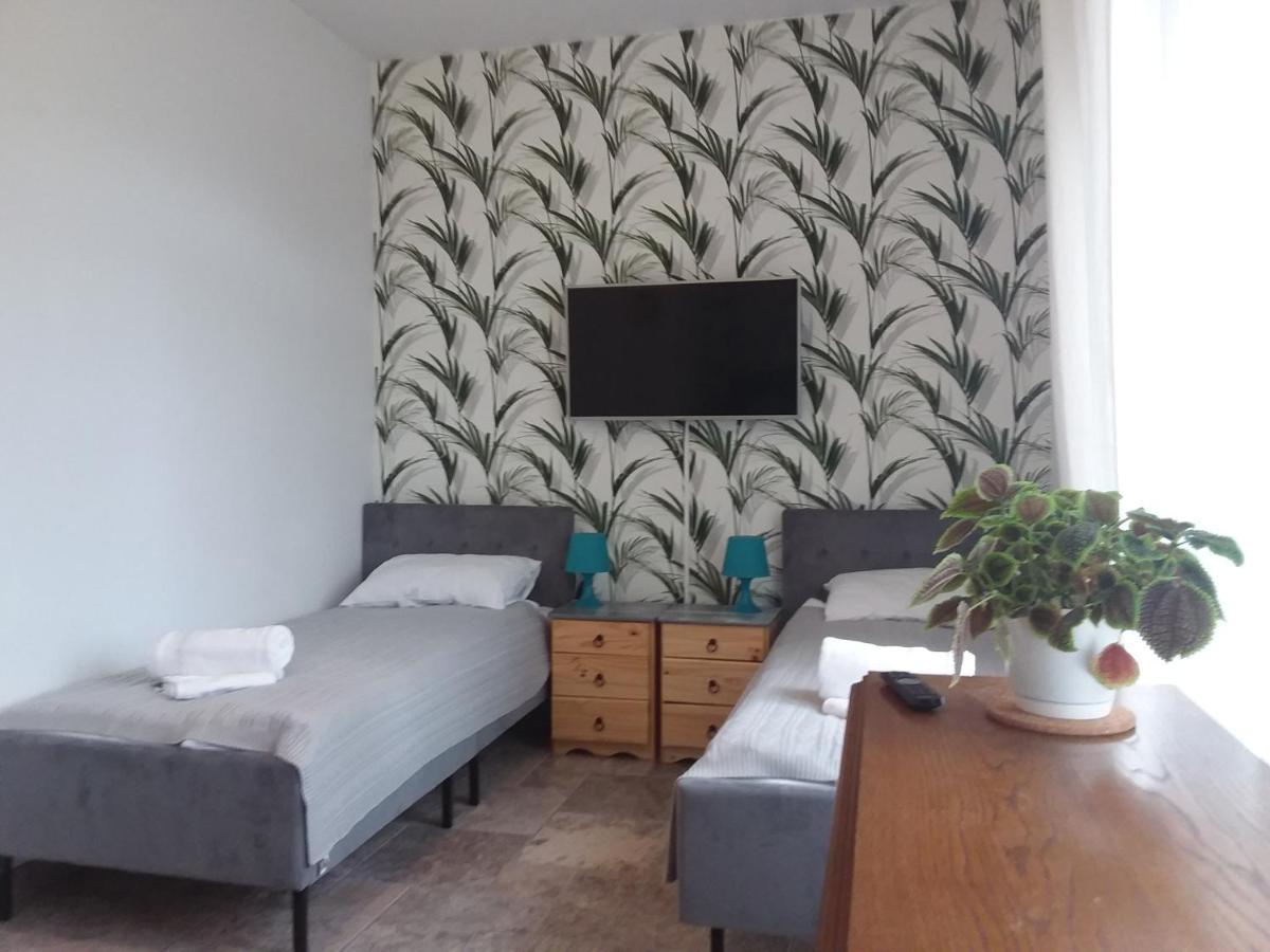 Dworek Akacja Uslugi Hotelarskie Janowiec Esterno foto