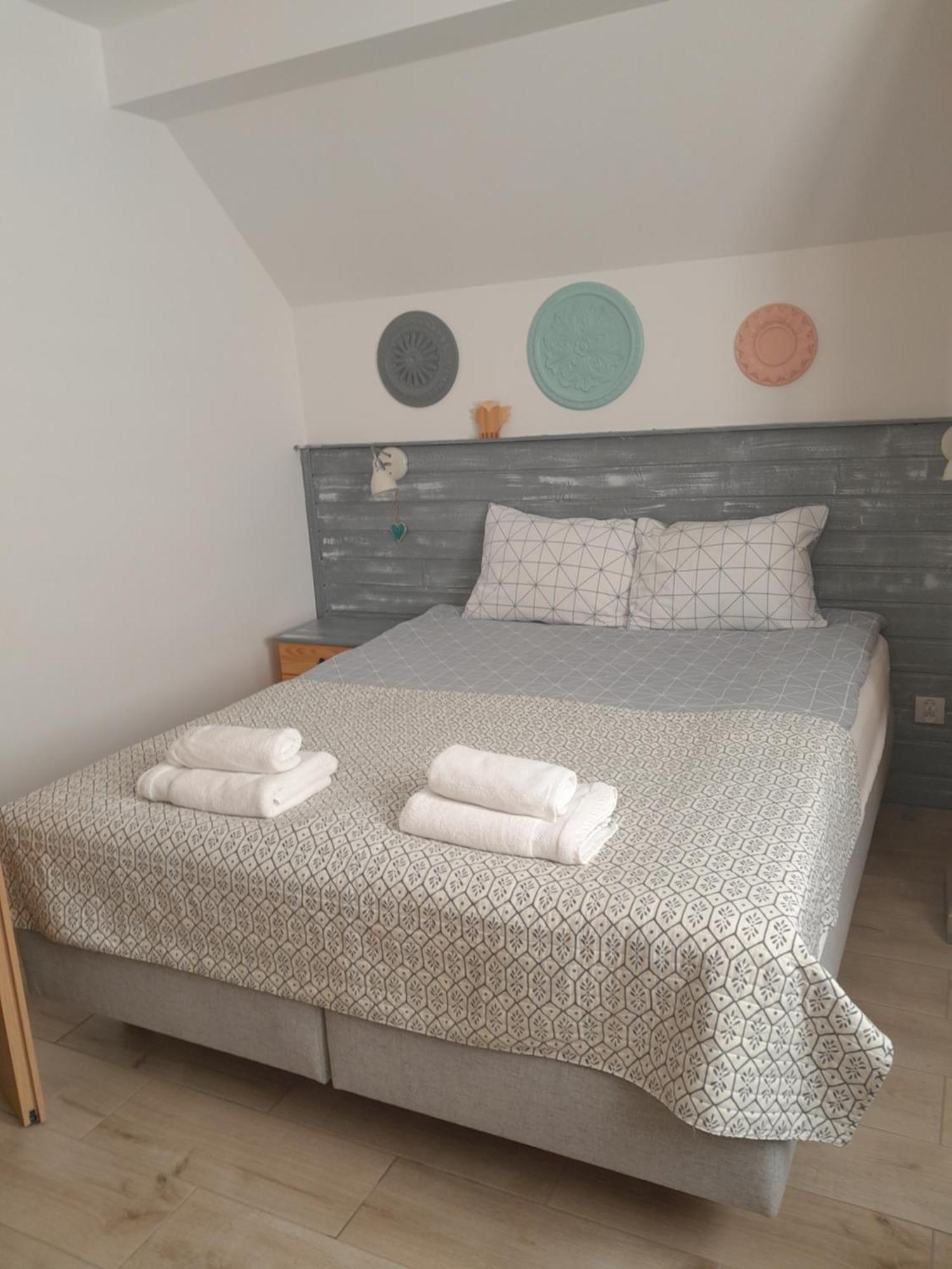 Dworek Akacja Uslugi Hotelarskie Janowiec Esterno foto